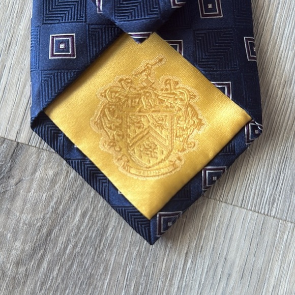 🏴 Donald Trump Elegant Navy Blue Patterned Tie - Picture 5 of 8